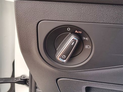 Used 2022 Volkswagen Tiguan SE image 26