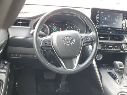 Certified 2022 Toyota Venza XLE AWD/4WD image 12