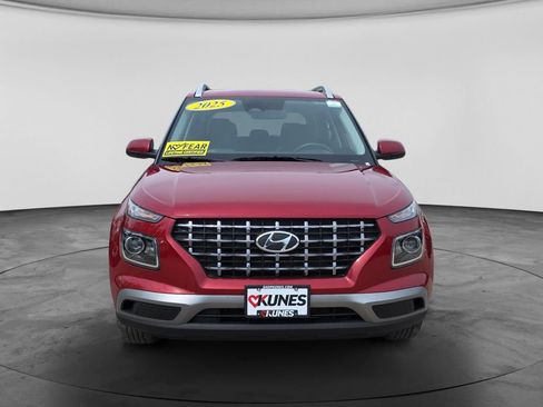 Used 2025 Hyundai Venue SEL FWD image 2