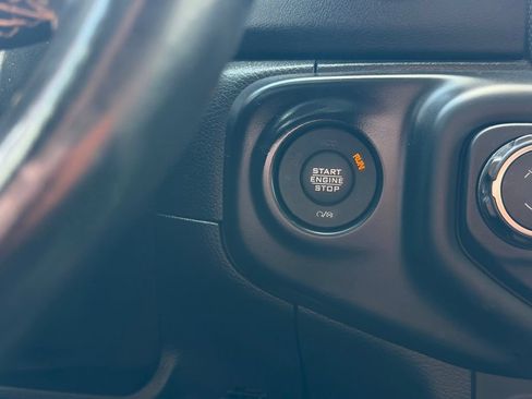 Used 2021 Jeep Gladiator Overland AWD/4WD image 18