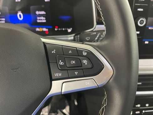 New 2025 Volkswagen Taos SE w/ Panoramic Sunroof Package AWD/4WD image 17