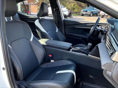 Certified 2025 Toyota Camry SE image 9