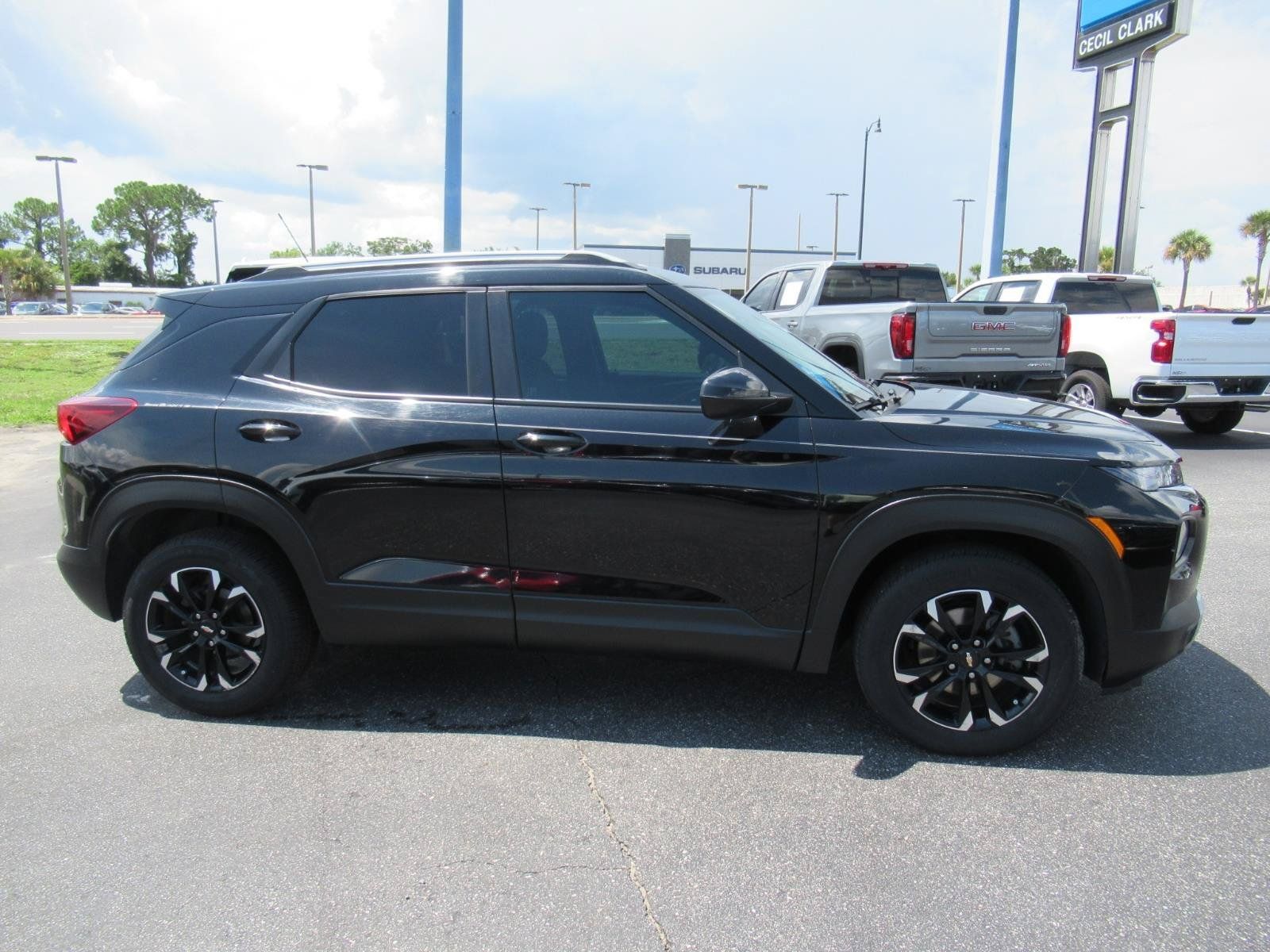 Used 2022 Chevrolet TrailBlazer LT FWD image 5