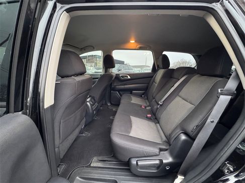 Used 2018 Nissan Pathfinder SV image 10
