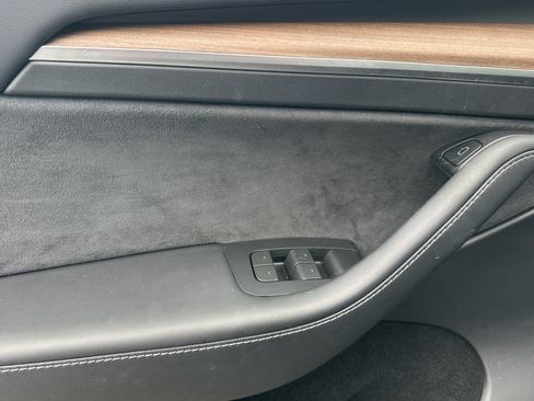 Used 2024 Tesla Model Y 2WD image 10