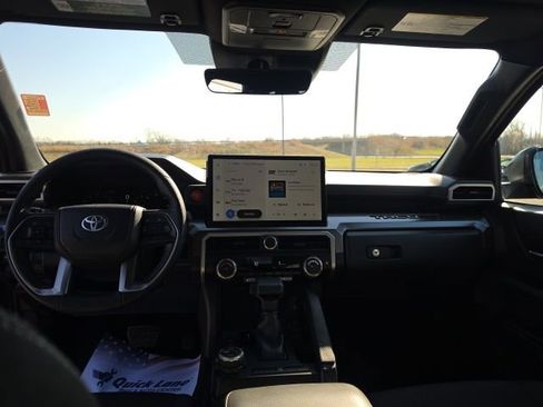 Used 2025 Toyota Tacoma TRD Off-Road image 15