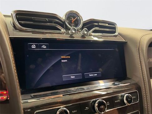 Used 2023 Bentley Bentayga Extended Wheelbase image 30
