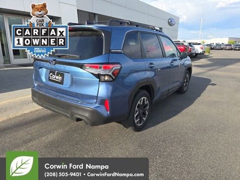 Used 2025 Subaru Forester Premium AWD/4WD image 6
