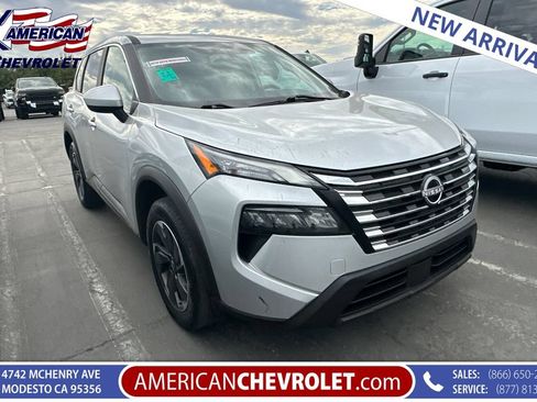 Used 2024 Nissan Rogue SV FWD image 1