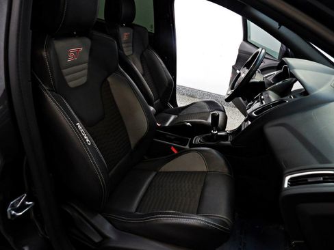 Used 2016 Ford Focus ST w/ Equipment Group 401A FWD image 13