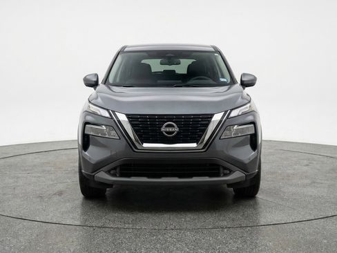 Used 2024 Nissan Rogue SV image 2