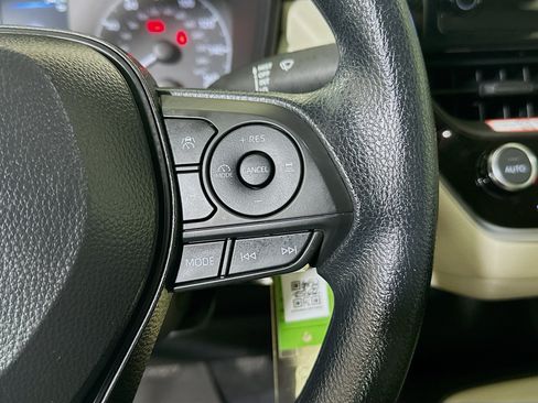 Used 2025 Toyota Corolla LE FWD image 17