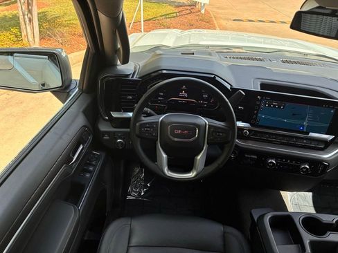 Used 2025 GMC Sierra 1500 SLT image 18