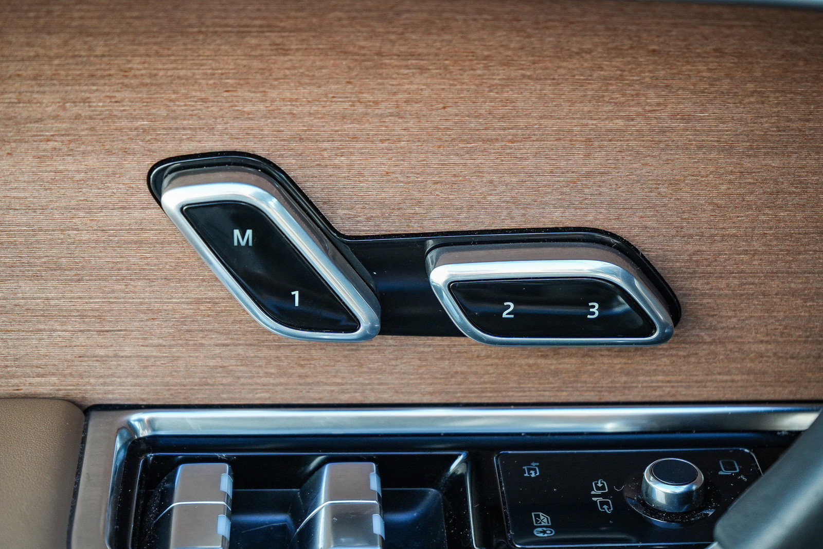 Certified 2023 Land Rover Range Rover SE AWD/4WD image 22