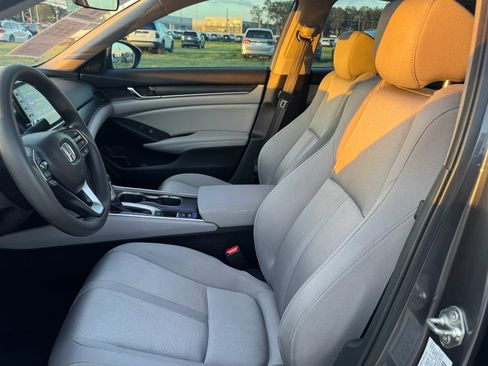 Used 2019 Honda Accord EX image 10