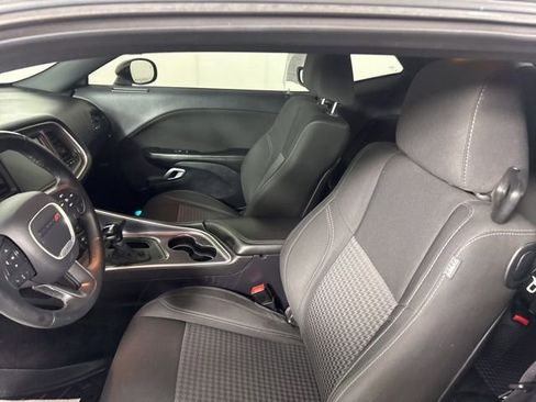 Used 2016 Dodge Challenger SXT w/ Driver Convenience Group image 21