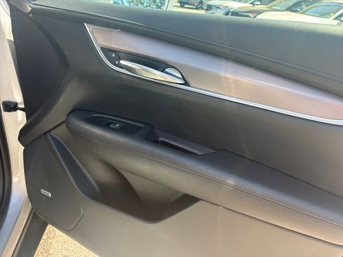 Used 2017 Cadillac XT5 Luxury FWD image 31