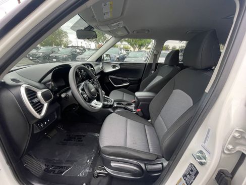 Used 2025 Kia Soul LX w/ LX Technology Package image 27