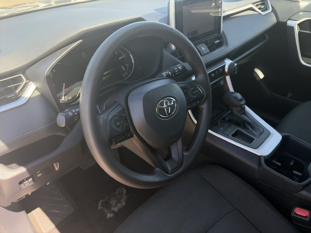 Used 2025 Toyota RAV4 XLE FWD image 10