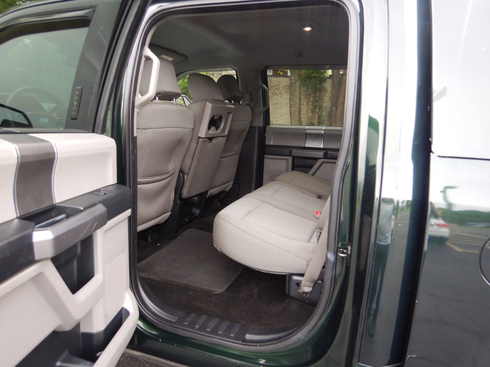 Used 2015 Ford F150 XLT w/ Equipment Group 302A Luxury AWD/4WD image 18