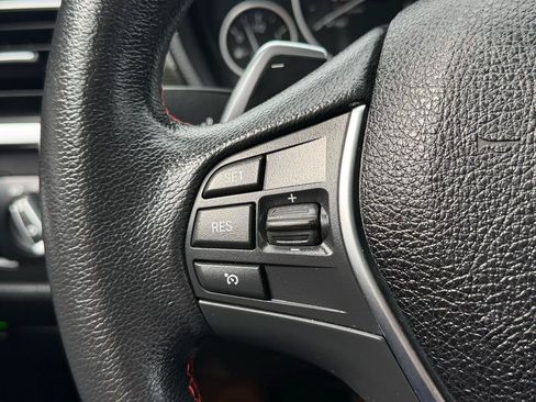 Used 2018 BMW 330i xDrive Sedan w/ Convenience Package AWD/4WD image 16