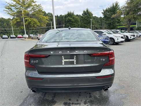 Used 2019 Volvo S60 T6 Momentum w/ Premium Package image 4