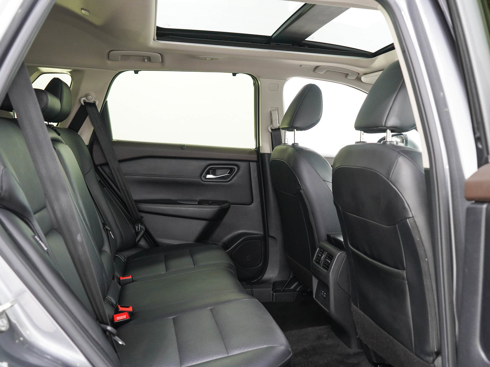 Used 2023 Nissan Rogue SV w/ SV Premium B Package AWD/4WD image 14