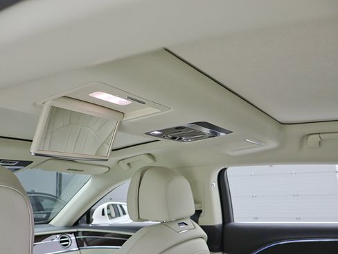 Used 2024 Bentley Flying Spur S V8 image 38