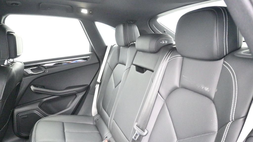 Certified 2026 Porsche Macan S AWD/4WD image 13