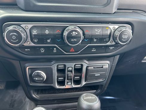 Used 2023 Jeep Gladiator Sport AWD/4WD image 14