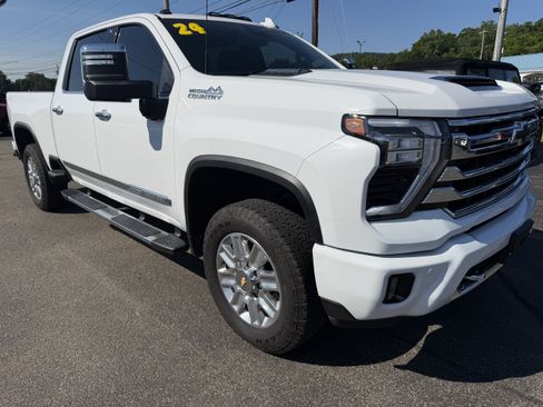 Used 2024 Chevrolet Silverado 2500 High Country AWD/4WD image 1