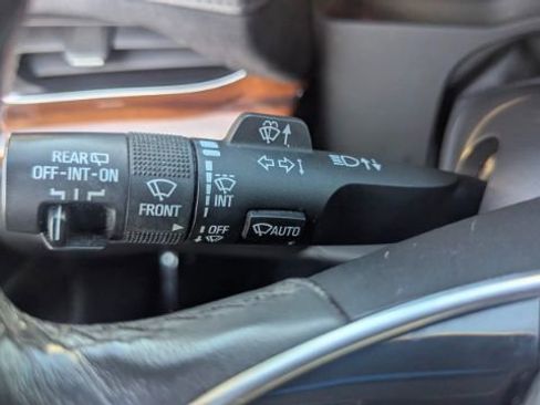 Used 2015 Cadillac Escalade Premium image 29