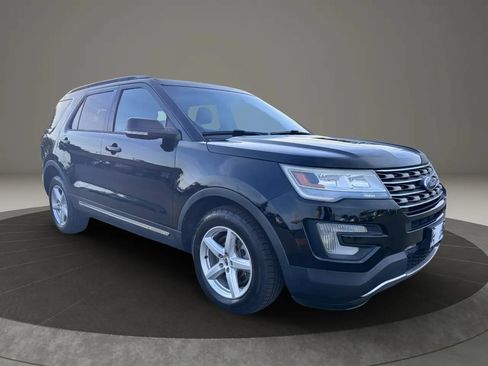 Used 2016 Ford Explorer XLT w/ Equipment Group 201A AWD/4WD image 2