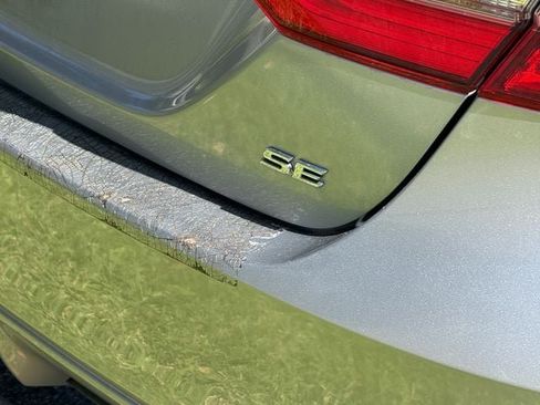 Used 2019 Toyota Camry SE FWD image 9