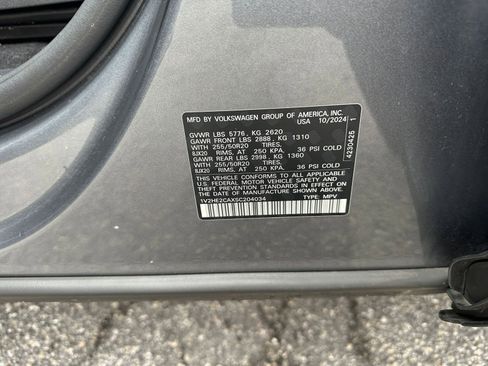 Used 2025 Volkswagen Atlas Cross Sport SE image 29