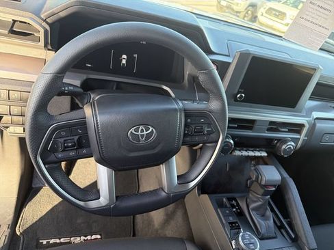 Used 2025 Toyota Tacoma TRD Off-Road AWD/4WD image 16