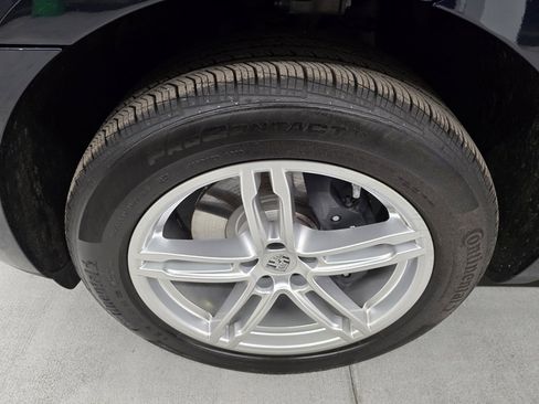 Used 2023 Porsche Macan image 10