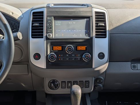 Used 2021 Nissan Frontier SV w/ Midnight Edition Floor Mats AWD/4WD image 18