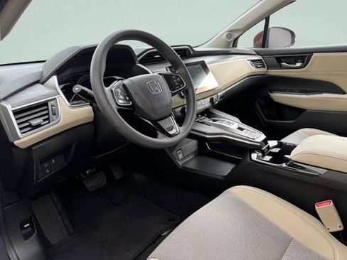 Certified 2018 Honda Clarity Plug-In Hybrid image 14