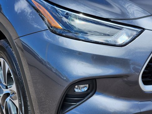 Used 2025 Toyota Highlander XLE AWD/4WD image 6