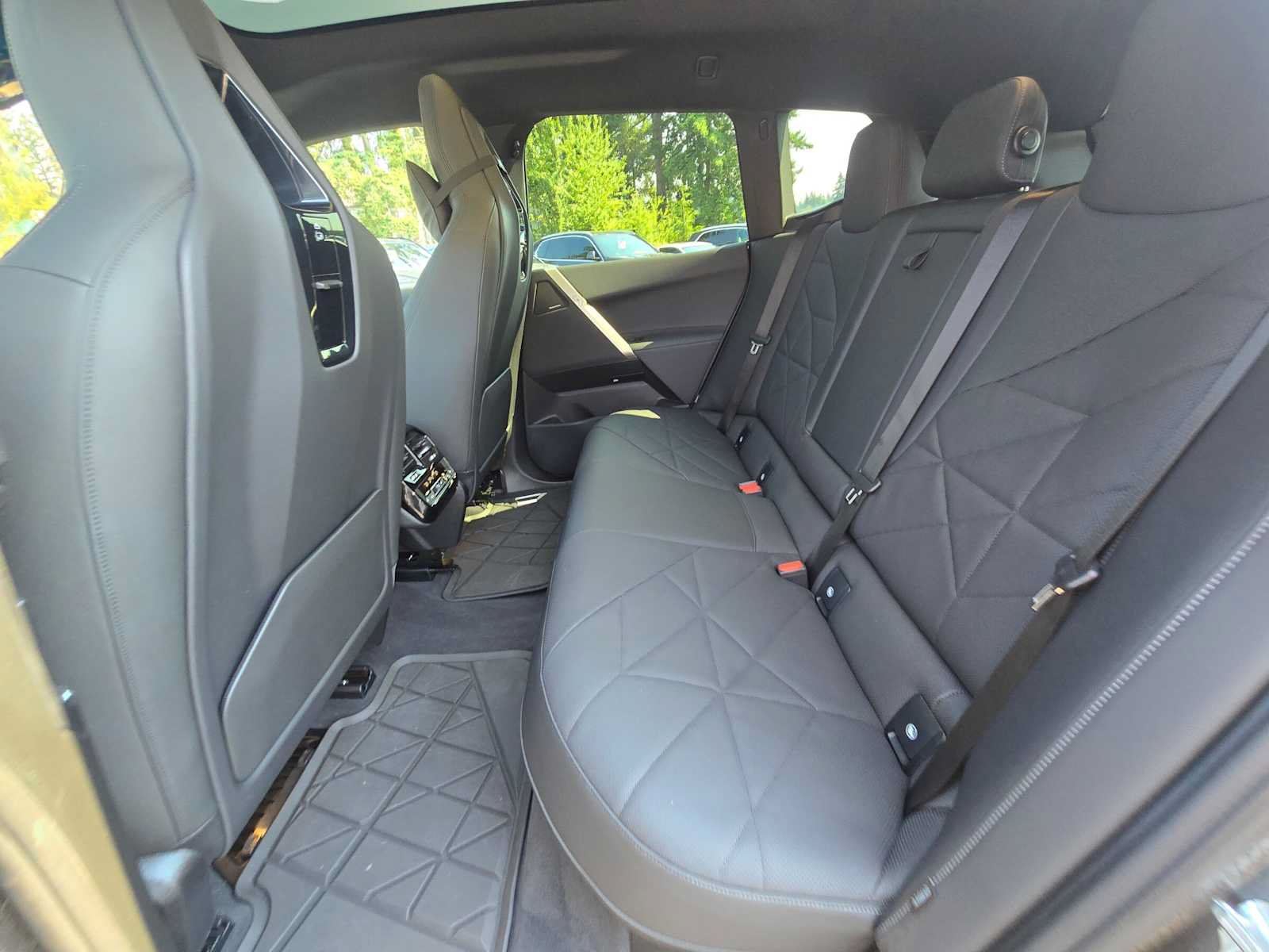 Used 2024 BMW iX xDrive50 w/ Premium Package AWD/4WD image 16