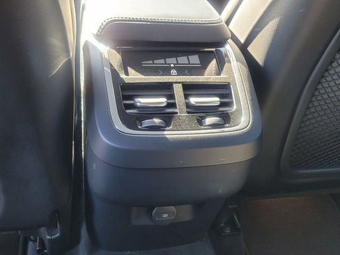Certified 2023 Volvo XC60 B5 Ultimate AWD/4WD image 14