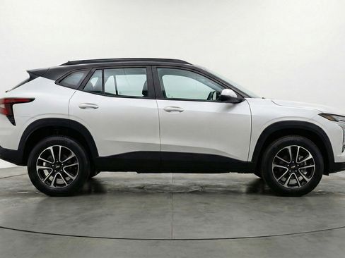 Used 2025 Chevrolet TrailBlazer LT FWD image 11