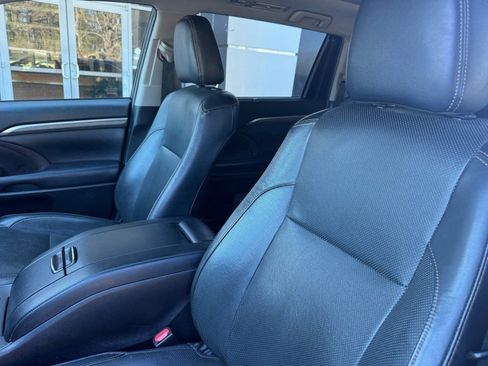 Used 2019 Toyota Highlander Limited Platinum image 8