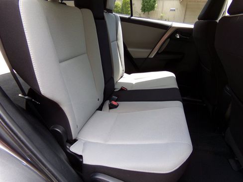 Used 2016 Toyota RAV4 XLE FWD image 18