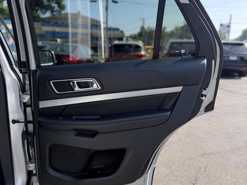 Used 2016 Ford Explorer XLT w/ Equipment Group 202A AWD/4WD image 16