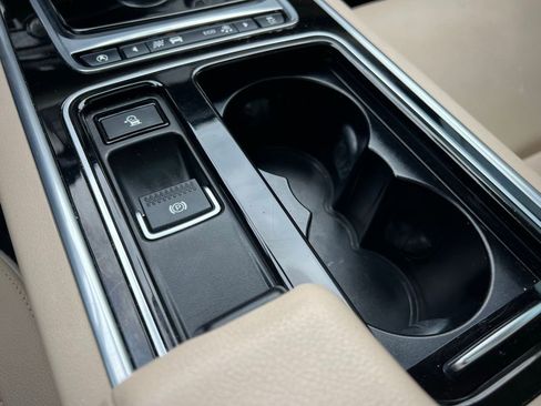 Used 2016 Jaguar XF Premium image 61