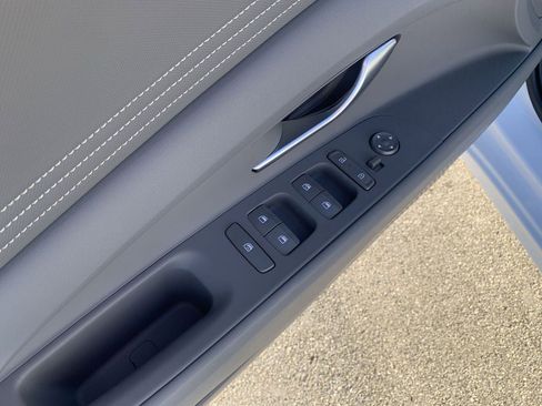 New 2025 Hyundai Elantra SEL image 15