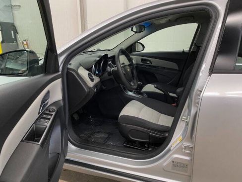Used 2014 Chevrolet Cruze LS image 10