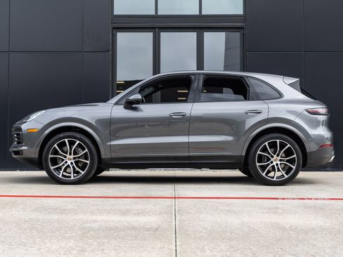 Used 2022 Porsche Cayenne AWD/4WD image 2